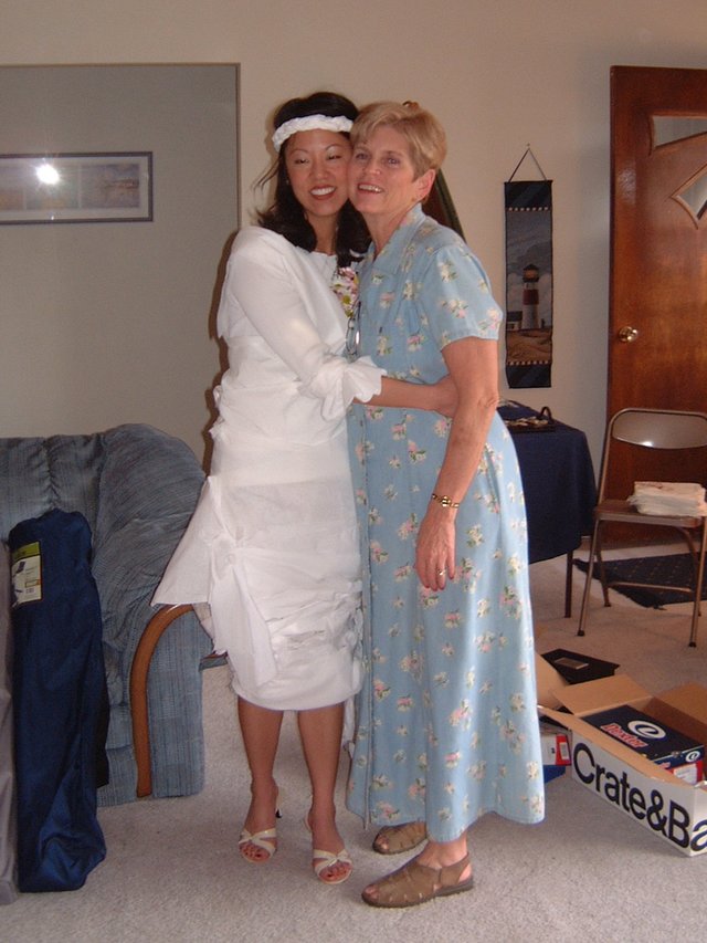 2004/05(May)/02(Jaymee-Shower)/640x480_2004-05-01 17-45-01.JPG